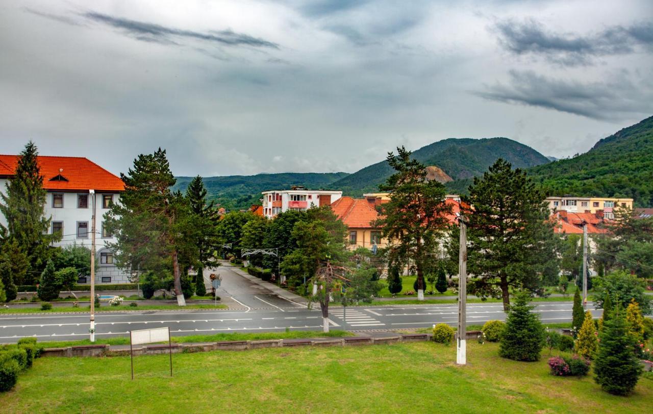 Apartament Delora View Bumbesti-Jiu Buitenkant foto